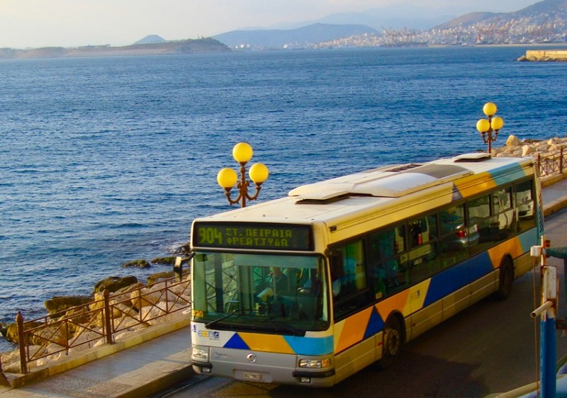 Andar de ônibus em Atenas