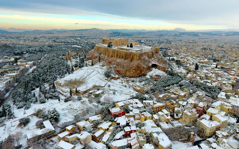 Neve na Acrópole em Atenas