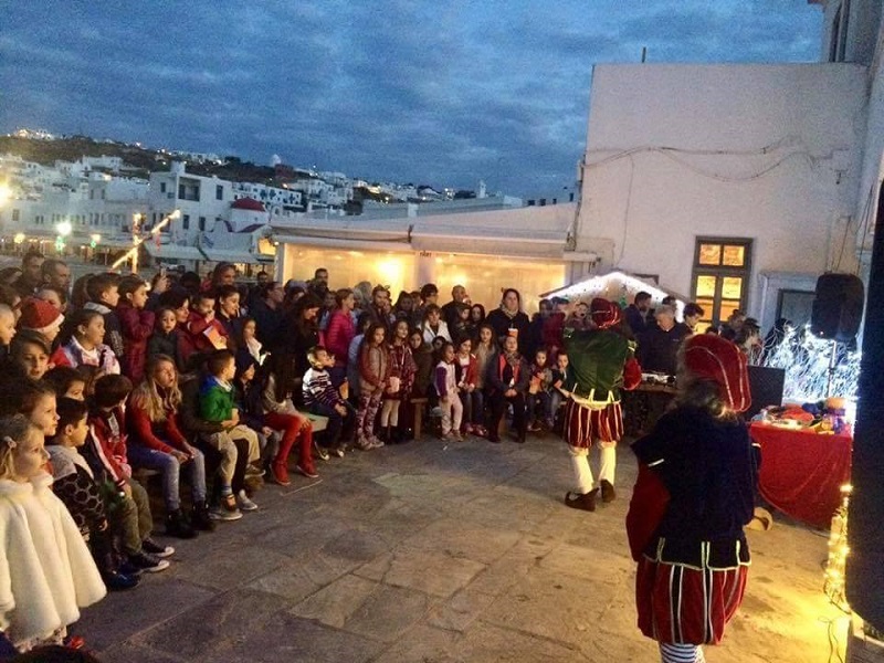 Apresentação de Natal para as crianças em Mykonos