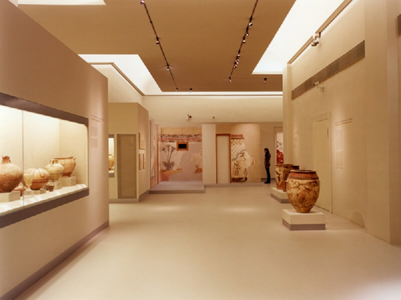 Interior do Museu Pré-histórico de Thira