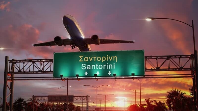 Avião para o aeroporto de Santorini
