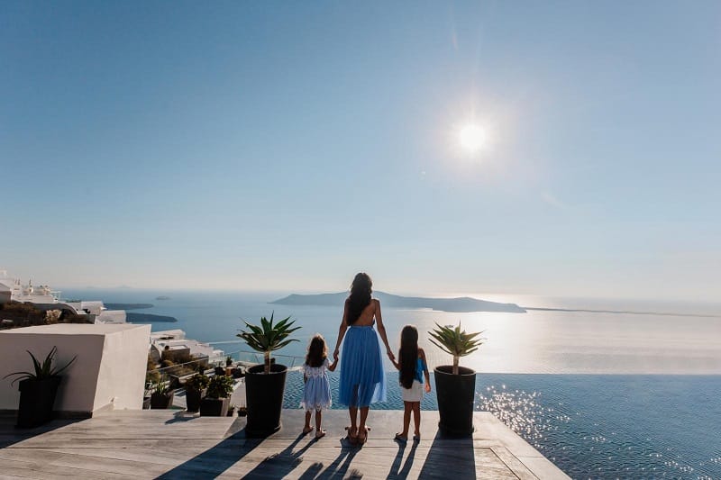 Família com crianças em Santorini