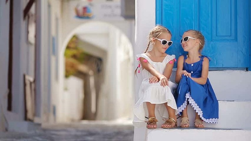 Crianças nas ilhas gregas