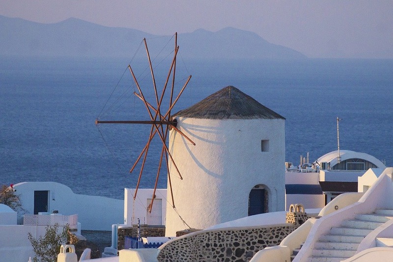 Moinhos de vento em Santorini