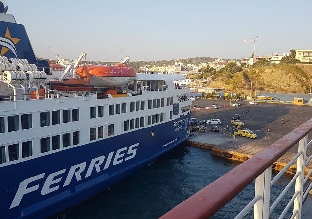 Como ir de ferry boat de Atenas para Mykonos?