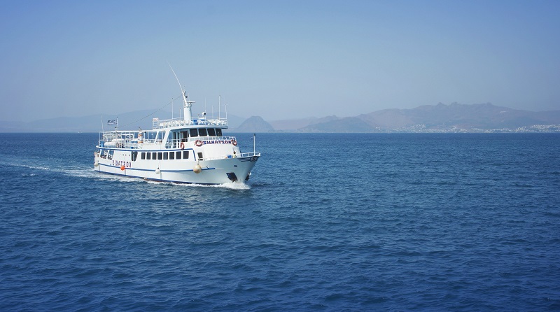 Como ir de ferry boat de Atenas para Santorini?