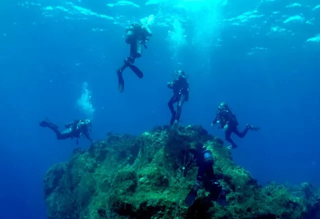 Como fazer mergulho em Santorini