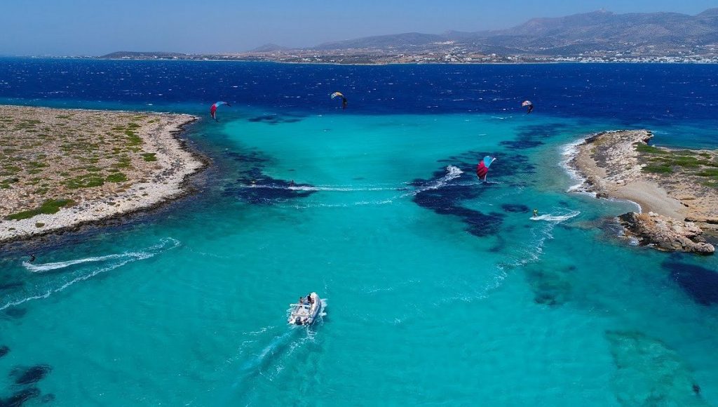Passeio de barco ao redor da ilha de Paros