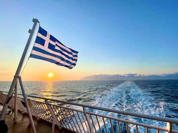 Indo para as ilhas da Grécia de ferry boat